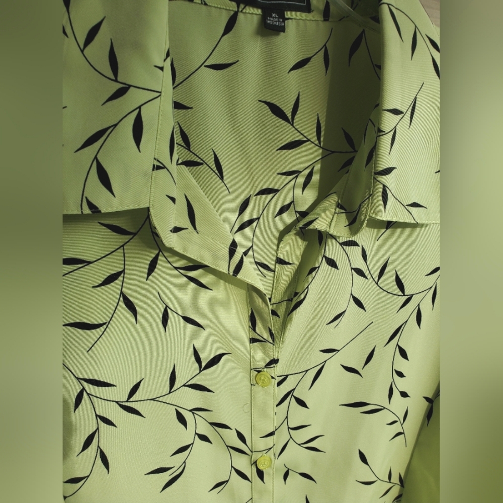elementz Black Vine Leaf Pattern Short Sleeve Button-down Pistachio Green Blouse - Picture 6 of 13